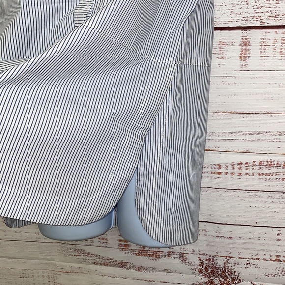 Lumiere white blue stripe Sleeveless Button up Blouse. NWT - Picture 3 of 11